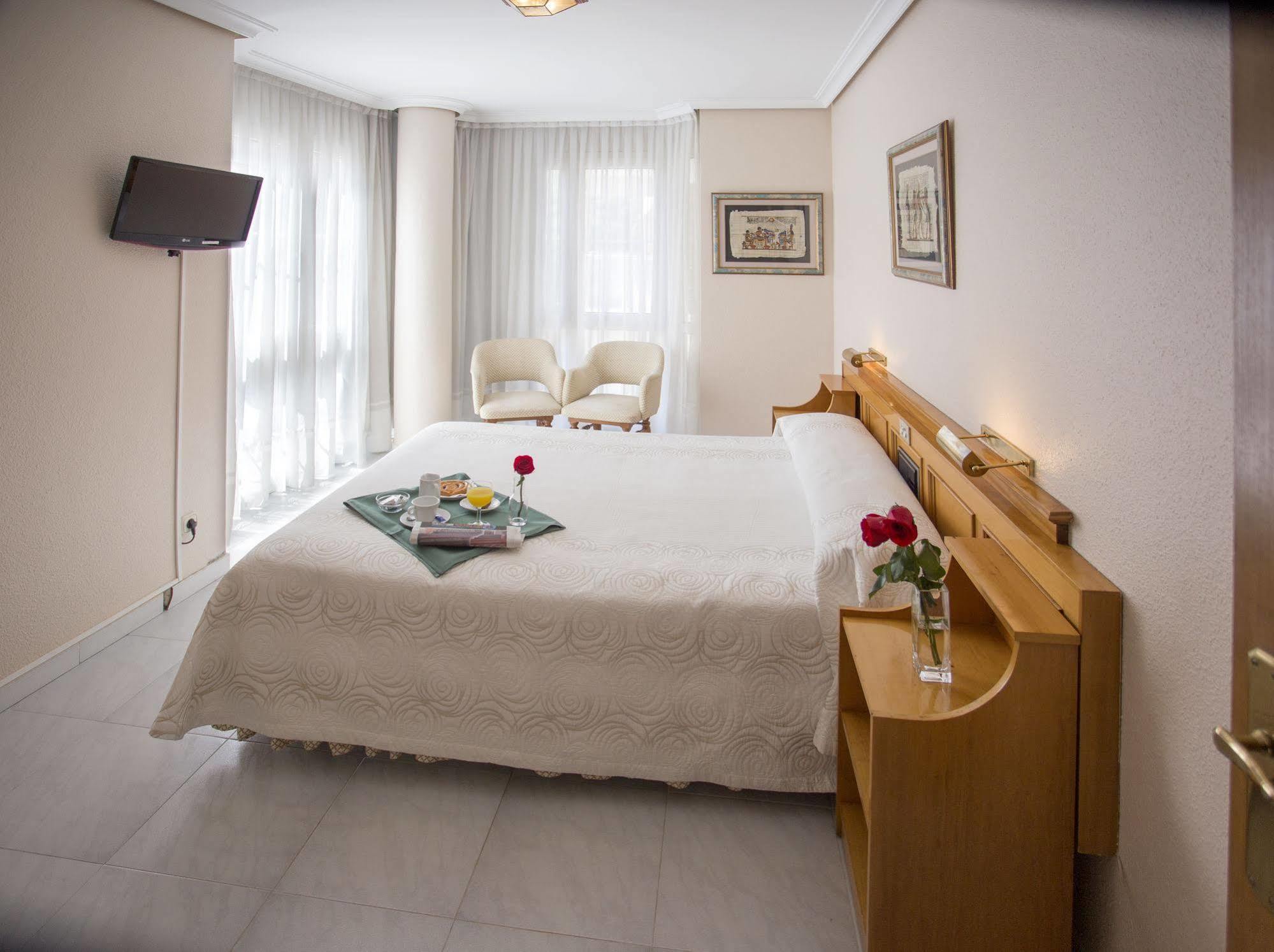 Hotel Don Rodrigo Паленсия Экстерьер фото