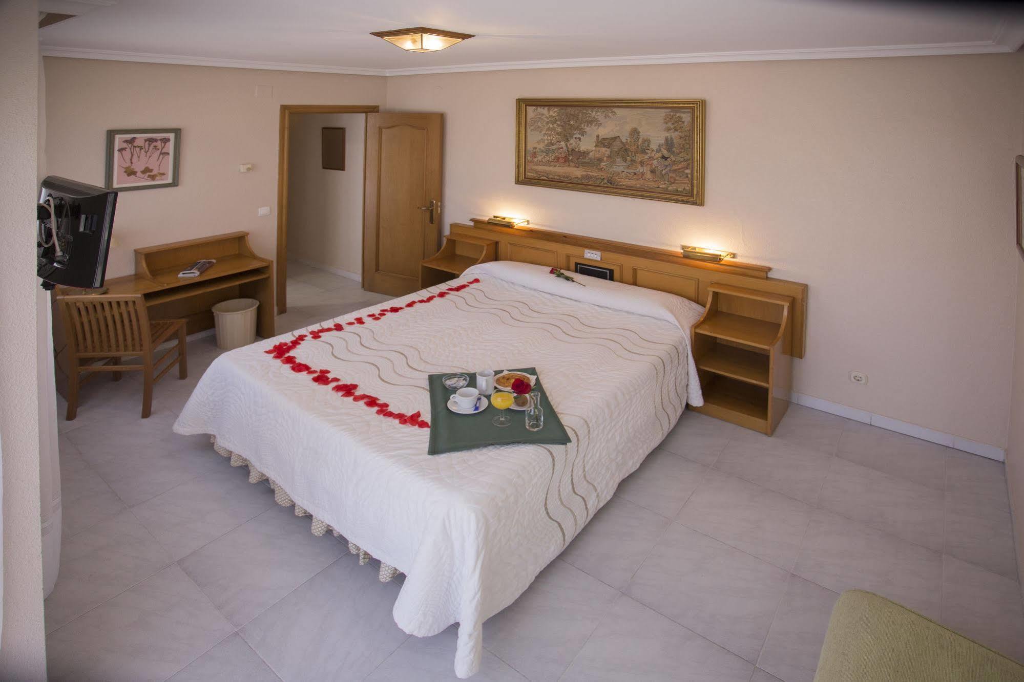 Hotel Don Rodrigo Паленсия Экстерьер фото